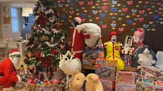 【ブラックサンタがやってきた】病気と闘う施設の子供達に巨大クリスマスツリーとおもちゃ100万円プレゼントしてみた